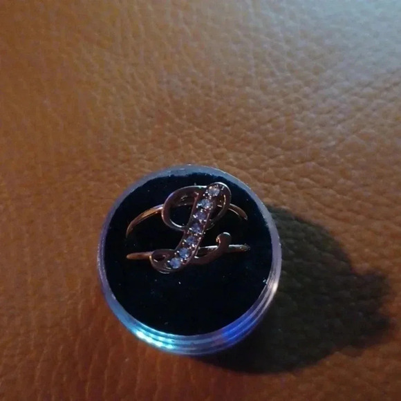 💙🌹Gold-plated letter "L" ring. yellow with faux diamonds - Picture 5 of 8